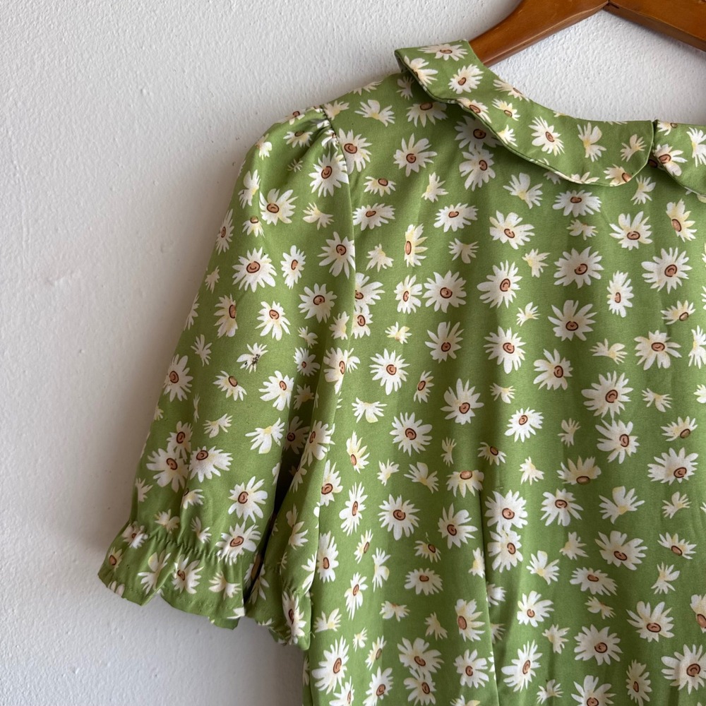 Vintage Handmade Womens Unmarked Size Green Daisy Prairie Dress Puff Sleeve